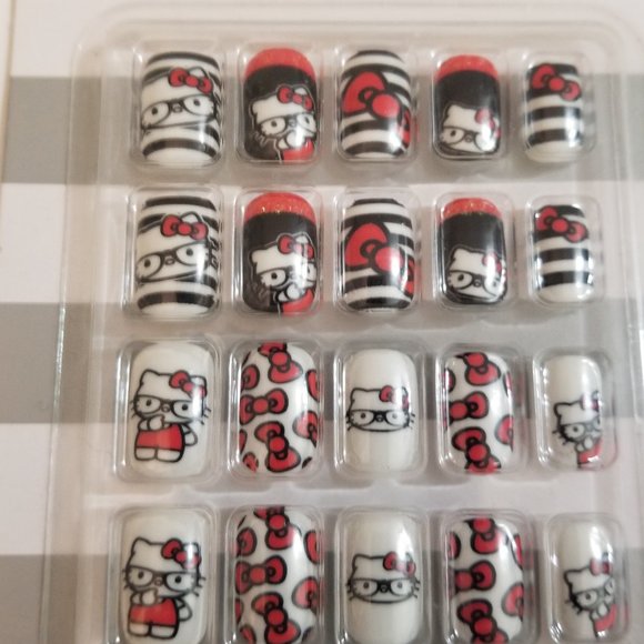 Girls Hello Kitty Press on Nails - Picture 4 of 10